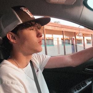 Meet your Posher, Max